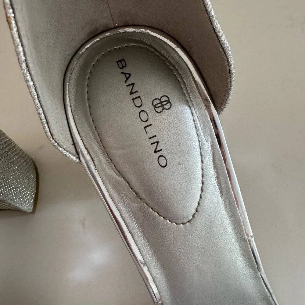 Bandolino chic heels